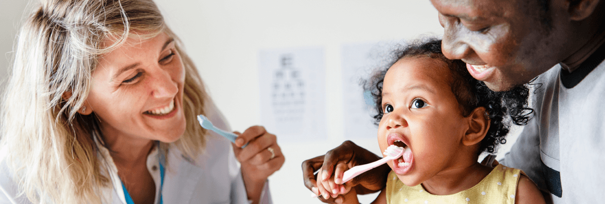 1200x406_dentist with father and baby daughter Dentist with father and toddler daughter